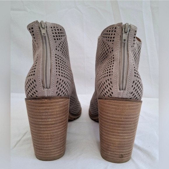 Women's Lucky Brand Vocab Open Toe Bootie - Picture 4 of 9